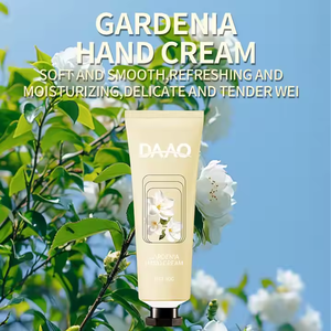 Coffret de Crèmes Mains Florales Naturelles – Formule Nourrissante aux Herbes Apaisantes : Lavande, Gardénia Luxueux, Sakura Romantique, Doux et Délicat - Product Image 4