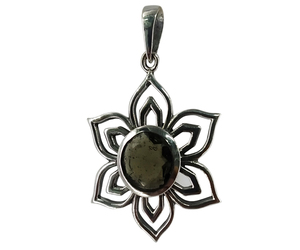 Pendentif en argent 925 avec pierre de Moldavite florale, magnifique pendentif en pierre précieuse naturelle facettée pour femmes, pendentif en pierre de Moldavite - Product Image 1
