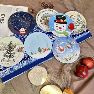 Ensemble d'assiettes en céramique de Noël, vaisselle en porcelaine festive avec des motifs de Père Noël, bonhomme de neige et sapin de Noël, pour les fêtes de fin d'année - Product Image 5