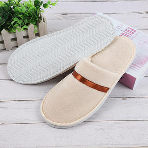 Chaussons de <span class=keywords><strong>maison</strong></span> <span class=keywords><strong>pour</strong></span> dames Chaussons <span class=keywords><strong>d</strong></span>'invités lavables en velours corail Vente en gros Hôtel à la mode Intérieur Extérieur Chaussons antidérapants <span class=keywords><strong>pour</strong></span> <span class=keywords><strong>couple</strong></span> - Product Image 1