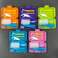 Lot de brosses à dents orthodontiques en gros, kit de soins bucco-dentaires portable dans une boîte de rangement en PP, ensemble d'hygiène pour le nettoyage des appareils dentaires, logo personnalisé