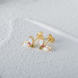 Pendientes de Plata de Ley 925 con Forma de Corazón y Mariposa, Estilo Clásico Vintage de CANNER, con Diamantes y Ópalo Hechos a Mano para Mujer - Product Image 1
