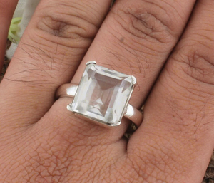 Anillo de Compromiso Rectangular Grande de Plata de Ley 925 con Cristal de Corte Esmeralda y Engaste de Bisel, Clásico para Bodas y Fiestas - Product Image 1