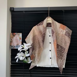 Écharpe triangulaire double couche en coton et lin, imprimé artistique rétro, fabriquée à Hangzhou, pour le cou, la tête ou la taille - Product Image 2