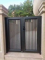 Luxe elektrisch verwarmde, poedercoating behandelde aluminiumlegering draaipoort met loopplank voor tuinhuis