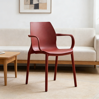 Chaise de salle à manger d'extérieur en plastique PP, design moderne et minimaliste, empilable, pour restaurants et hôtels