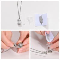 Vente en gros 13*22mm Acier Inoxydable Mini Bouteille En Verre Pendentif Collier Argent/Or/Noir Parfum Bouteille En Verre Collier