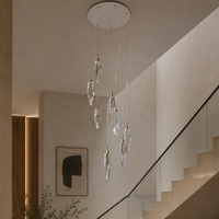 Lampe suspendue longue en cristal avec finition laiton, plaque de plafond de 60 cm pour plafond haut, éclairage d'escalier duplex