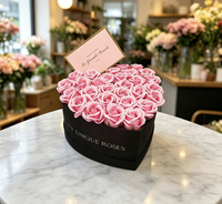 Bouquet de roses en velours noir pour la Saint-Valentin, boîtes cadeaux en forme de cœur avec gaufrage et revêtement UV, matériaux recyclés