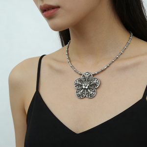 Collar de Plata Miao con Flor de Filigrana, Cadena Étnica <span class=keywords><strong>Hmong</strong></span> con Cuentas Delicadas, Colgante Floral Vintage Hecho a Mano, Regalo de Flor Calada - Product Image 6