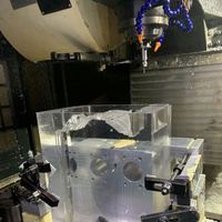 Pièces de carrosserie en plastique PC transparent en acier inoxydable usinées sur mesure par CNC, électroérosion à fil et brochage - Composants automobiles OEM