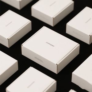 กล่องของขวัญพับได้แบบกำหนดเอง ทำจากกระดาษแข็งหรูหรา ใช้วัสดุรีไซเคิล เคลือบ UV โลโก้ขนาดใหญ่ เคลือบเงาและด้าน - Product Image 6