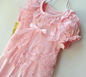 Vêtements pour bébés en gros à prix abordable – Barboteuse rose à volants en dentelle pour bébés et nourrissons - Product Image 5