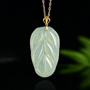 จี้หยกใบไม้แท้จากพม่า จี้รูปใบไม้พร้อมตัวล็อคทองคำ 18K และประดับด้วยหยกเกรดไอซ์เกรด - Product Image 3