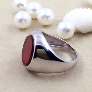 Bague élégante en argent sterling 925 pour homme avec agate rouge, accessoire de bijouterie - Product Image 2
