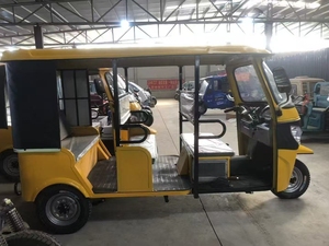 Tricycle à essence 200cc pour passagers, type moto-taxi, avec cabine fermée, très demandé en Afrique (Nigeria, Ghana) - Product Image 3