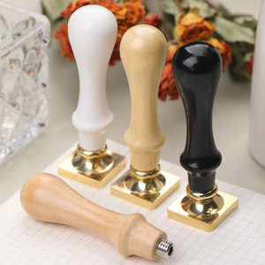 Manija de madera para sellos de cera, color blanco natural y negro, para manualidades de sellado - Product Image 1