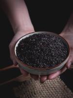 RIZ NOIR Biologique à Grains Longs Tien Giang Durée de Conservation de 2 Ans Nutrition Saine Haute Qualité Emballage en Gros Logo Personnalisé Riz