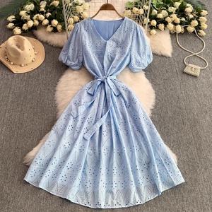 เดรสลำลองทรงเอวสูง แขนพอง แต่งลูกไม้ฉลุลายด้านหน้า คอวี ทรงโรมัน สำหรับผู้หญิง ใส่ได้ในช่วงฤดูร้อน ซักได้ - Product Image 5