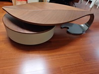Table basse en bois massif de luxe moderne avec rangement, style contemporain haut de gamme pour le salon