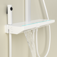 Système de douche avec pulvérisateur Pomme de douche à effet de pluie à pression de salle de bain Ensembles de robinets de douche blancs Mélangeur d'eau chaude et froide contemporain