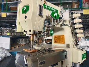 Máquina de Costura Interlock com Cama Cilíndrica de Acionamento Direto, com Cortador Automático e Cortador de Tecido Lateral Esquerdo - Product Image 6