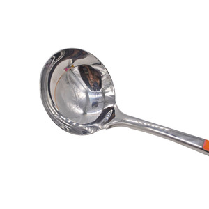 Cuchara de acero inoxidable de gran tamaño y alta resistencia para uso en la cocina. - Product Image 1