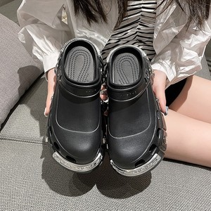 Nouvelle mode hommes femmes bout fermé pour pantoufles semelle épaisse Mules antidérapantes cloutées Style Punk polyvalent EVA sabots à la mode - Product Image 6