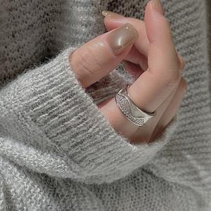 แหวนเงินแท้ S925 ประดับเพชรซิคอนแบบวินเทจ ดีไซน์ลายคลื่นเรียบง่ายและทันสมัย พร้อมแหวนมอยส์ซาไนต์เฉพาะกลุ่ม - Product Image 2