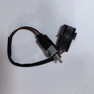 สวิตช์ไฟเบรคนิสสัน 32006-CD10B สำหรับเปลี่ยนซ่อมเหล็กแมงกานีส - Product Image 4