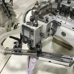 Máquina de Coser Industrial FS713P-A-G0 de 4 Agujas y 6 Hilos con Sistema de Alimentación por Brazo Libre para Costuras Planas - Product Image 2