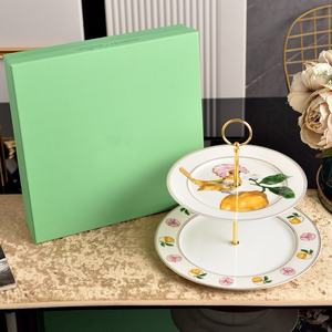 Nuevo Soporte y Plato para Pastel de 2 Niveles, Estilo Europeo, de Porcelana Fina con Detalles en Oro, Apto para Lavavajillas, No Tóxico, para Fiestas - Product Image 3