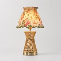 Lampe de table sans fil rechargeable simple pour décoration de mariage, avec corps en corde sablier et abat-jour en tissu floral, idéale pour événements, boutiques et hôtels
