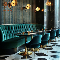 Meubles de café, de restaurant, de salon, canapé lounge en velours vert foncé, tables et chaises rondes pour restaurant