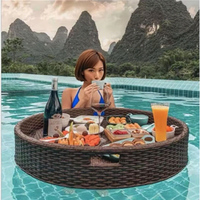 Plateau flottant moderne et durable en rotin, plateau de petit-déjeuner flottant et plateau à thé de l'après-midi pour la plage, l'hôtel, le bord de la piscine, la villa