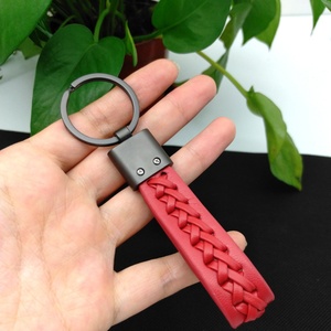 ตัวอย่างฟรี สายคล้องหนังแบบกำหนดเองสำหรับโปรโมชั่น ขายส่งพวงกุญแจหนังพร้อมโลโก้รถยนต์ - Product Image 6