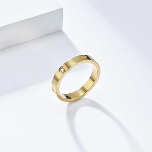 Anillo de acero inoxidable con diseño de cruz y diamante 4mm de ancho elegante joyería minimalista duradera para mujeres y hombres - Product Image 4