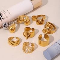 Edelstahl-Offener Ring mit Skulpturierter Kurve und Breitem Band PVD 18K Gold Poliert Modern Minimalistisch für Tägliches Tragen