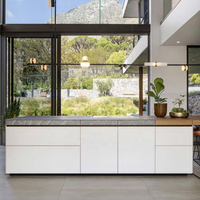 Armoires de cuisine en bois de style crème minimaliste moderne, blanc pur, luxe, avec design personnalisable et caractéristiques écologiques