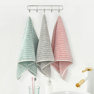 Toallas de coral con rayas de 35x75 cm, absorbentes y sin pelusas, para uso doméstico y hotelero. - Product Image 2