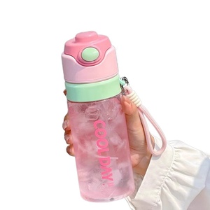 Commercio all'ingrosso personalizzato Logo lettera di plastica colorato smerigliato di colore cambiando a prova di perdite tazza <span class=keywords><strong>con</strong></span> coperchio per la festa - Product Image 1