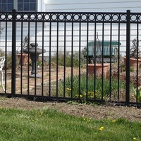 Panneaux de clôture en acier, clôture de jardin en tuyau d'acier, dessus plat avec anneaux, clôture en fer forgé bon marché, clôture en fonte, clôture de sécurité, taille personnalisée