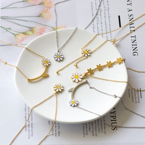 Nuevo Collar de Cadena con Flores de Verano, Collar con Colgante de Acero Inoxidable Chapado en Oro de 18K, Regalo para Mujer - Product Image 1