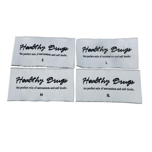 Etiqueta de bandera tejida bordada con pliegue central personalizado de diseño privado, Cuello pequeño de tamaño estándar lavable para camisetas - Product Image 3