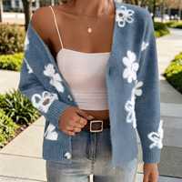 Cardigan en tricot doux bleu à boutons marguerites OEM ODM pour femme