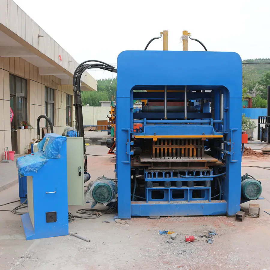Venda de máquinas para fazer blocos sólidos ocos de cimento QT8-15 automática