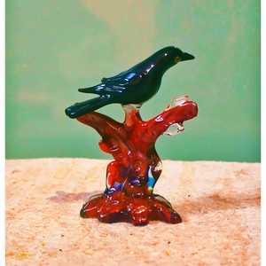 Miniatura de Pájaro de Cristal de Murano Hecha a Mano sobre Base de Árbol Roja, Tema Animal, Adorno Navideño - Product Image 1