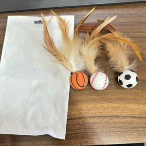 Juguete Ecológico para Gatos, Pelota Deportiva Elástica con Plumas, Pelota Divertida y Moderna para Interacción y Salto - Product Image 4