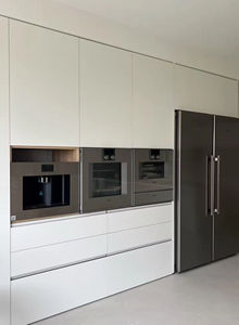 Ensemble d'armoires de cuisine blanches de style moderne minimaliste personnalisé avec îlot, finition laquée haute brillance, bois massif de luxe - Product Image 3