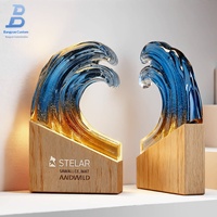 Trophée de récompense d'entreprise élégant et personnalisé en bois de hêtre gravé au laser avec glaçure de cristal haut de gamme Creative Wave pour équipe d'employés et courses sportives